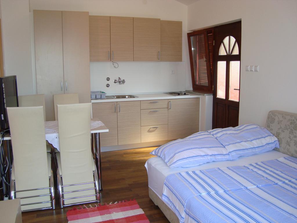 Apartments Josip ปิเนซิตซี ภายนอก รูปภาพ
